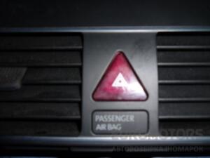 Кнопка аварийки VW Touran 2010-2015 21750