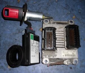 Блок управления двигателем комплект Opel Corsa 1.0 12V (C) 2000-2006 0261207960 22140