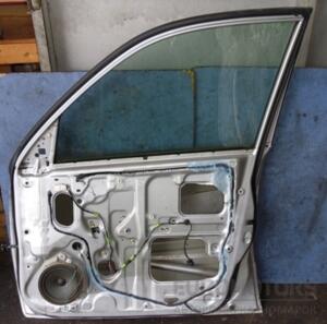 Скло двері переднє праве Toyota Rav 4 2000-2005 23328