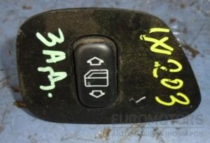 Кнопка опускання скла задня Mercedes E-class (W210) 1995-2002 2108208210 32700