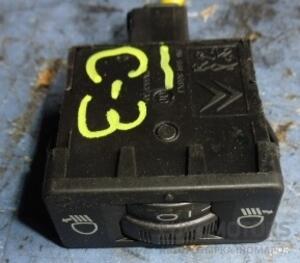 Кнопка корректора фар Citroen C3 2009-2016 96661868xt 33366