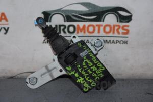 Активатор замка крышки багажника 4 пина Hyundai Santa FE 2006-2012 68011