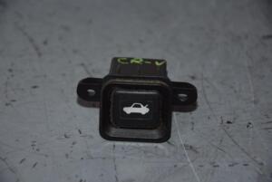 Кнопка открывания багажника Honda CR-V 2002-2006 M08525 68953