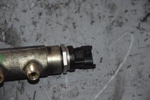 Датчик тиску палива в рейці Volvo V70 2.4td D5 2001-2006 0281002707 87108