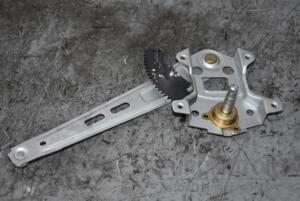 Стеклоподъемник задний правый механ Hyundai Getz 2002-2010 89825