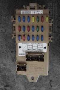 Блок запобіжників Subaru Forester 2002-2007 82201SA000 92627