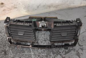 Дефлектор повітряний центральний Renault Laguna (III) 2007-2015 103745