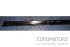 Накладка скла двері зовнішня задня ліва Mercedes M-Class (W164) 2005-2011 37208