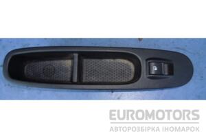 Кнопка стеклоподьемника передняя правая Fiat Grande Punto 2005 735500049 16378