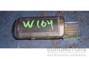 Плафон салонний в двері Mercedes M-Class (W164) 2005-2011 A1648200321 37051