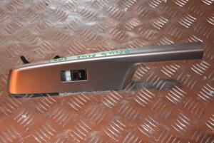 Кнопка стеклоподъемника задняя левая Toyota Prius Plus (ZVW40/41) 2011 105518