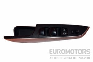 Блок управління склопідйомниками передній лівий Nissan Navara 2015 57221