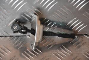 Обмежувач двері передній правий Toyota Yaris 2006-2011 110415