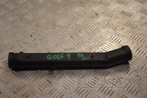 Патрубок системи охолодження VW Golf 1.6 16V (IV) 1997-2003 032121065D 126734