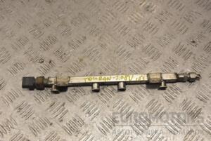 Паливна рейка газ (без датчика) VW Touran 2.0 8V 2003-2010 06G133317 204779