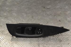 Блок управління склопідйомниками передній лівий Nissan X-Trail (T32) 2014 196505