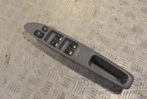 Блок управління склопідйомниками передній лівий Toyota Avensis Verso 2001-2009 8404044030 210893