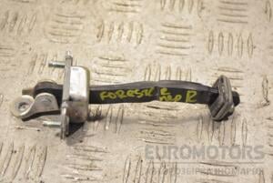 Ограничитель двери передний правый Subaru Forester 2008-2012 264517