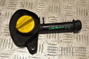 Маслозаливна горловина Renault Sandero 1.2 16V 2013 8200639421 301732