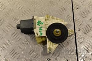 Моторчик стеклоподъемника задний правый Mercedes M-Class (W164) 2005-2011 A2518200208 324720