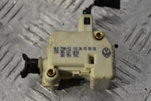 Активатор замка крышки багажника VW Touareg 2002-2010 3B5827061B 331144