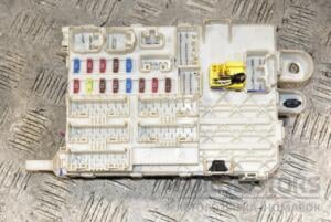 Блок запобіжників Toyota Hilux 2004-2015 367767