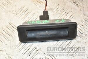 Кнопка открывания крышки багажника наружная электр Skoda Fabia 2007-2014 5J0827566E 383420