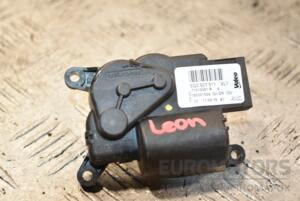 Моторчик заслонки печки Seat Leon 2013 5Q0907511 384890