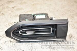 Дефлектор воздушный правый Renault Sandero 2020 687604132R 384923