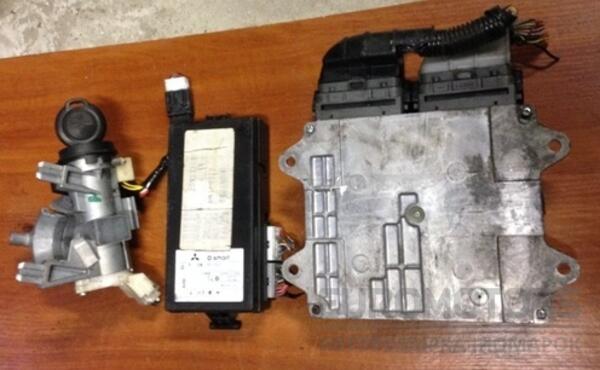 Блок управління двигуном комплект Mitsubishi Colt 1.1 12V (Z3) 2004-2012 49220392 4172 - 2