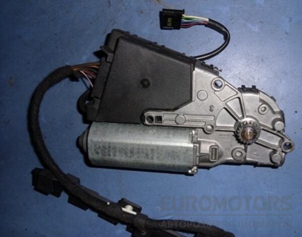 Моторчик люка VW Touareg 2002-2010 8d0959591c 13925 - 2