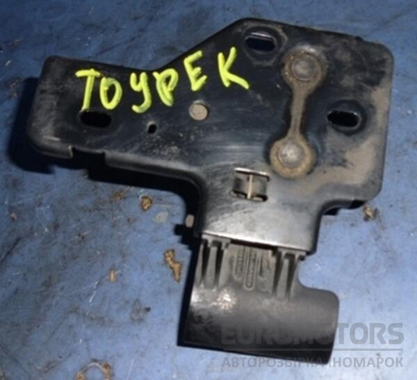 Крючок капота VW Touareg 2002-2010 6Q0823480B 17992 - 2