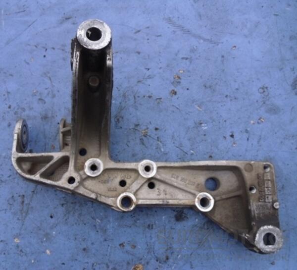 Кронштейн переднього важеля правий VW Touran 2003-2010 1K0199296E 18473 - 2