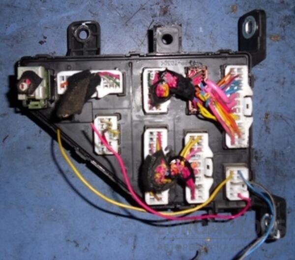 Блок предохранителей сервис Hyundai Tucson 2004-2009 9111020 21133 - 2