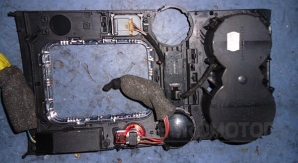 Накладка консолі центральної VW Touareg 2002-2010 7L6863216 21566 - 2