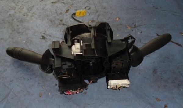 Підрульовий перемикач правий 03- Renault Master 1998-2010 7701050685 25624 - 2