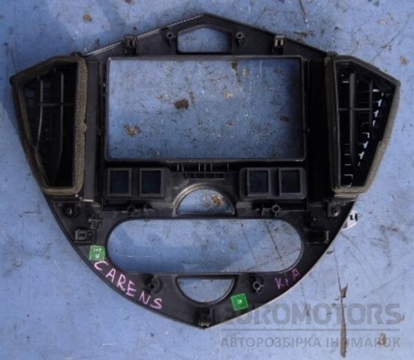 Накладка торпедо центральная Kia Carens 2002-2006 31156 - 2