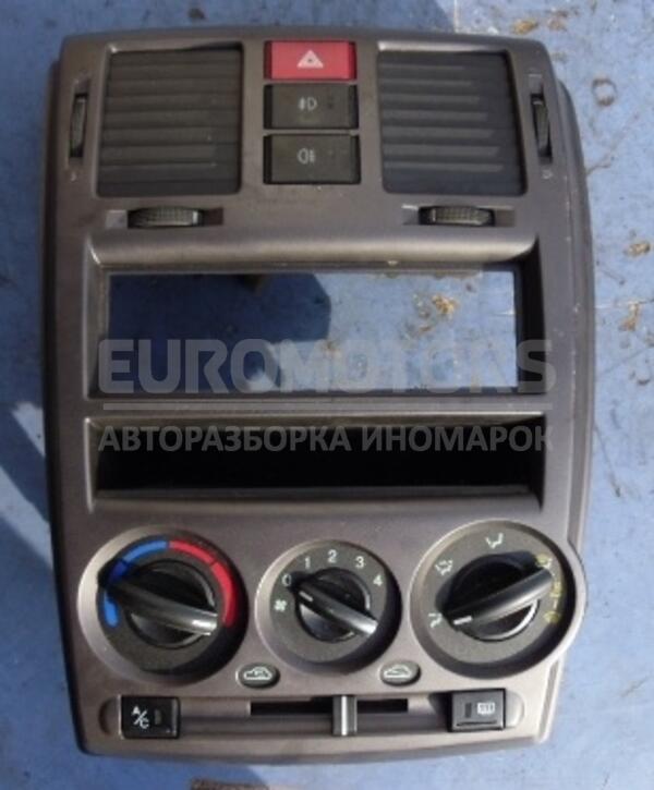 Кнопка включення кондиціонера Hyundai Getz 2002-2010 972591C000 31160-02  euromotors.com.ua