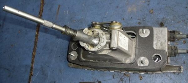 Кулиса перемикання КПП в зборі з тросами VW Golf 2.0tdi (VI) 2008-2013 1k0711061b 33474 - 2