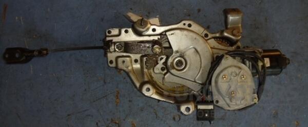 Механизм подъема крышки багажника Lexus RX 2003-2009 6891048011 35055 - 2