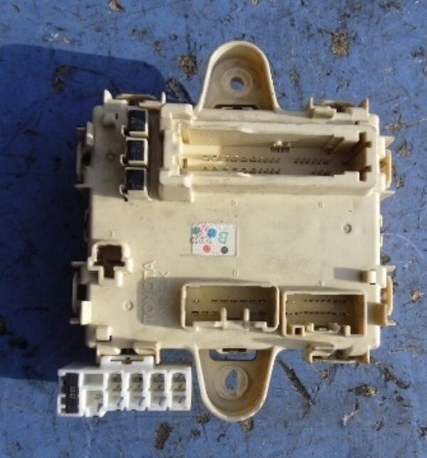 Блок предохранителей багажник Lexus RX 2003-2009 35737 - 2