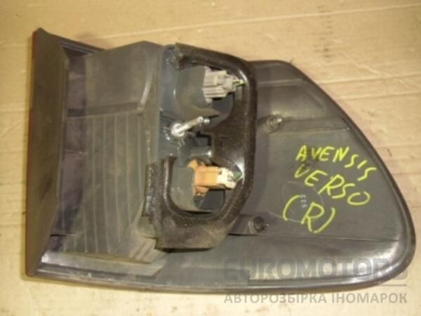 Ліхтар правий зовнішній -04 Toyota Avensis Verso 2001-2009 8156144090 40130 - 2
