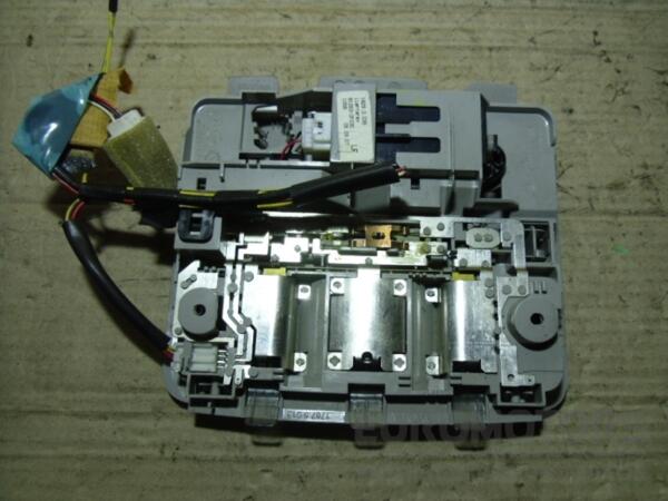 Плафон салонний передній Toyota Corolla Verso 2004-2009 812630F030 41654 - 2