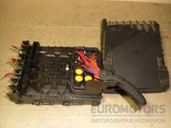 Блок запобіжників VW Caddy (III) 2004-2015 017181281 42002 - 2