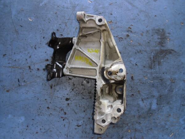 Кронштейн двигуна правий Renault Master 2.3dCi 2010 8201055993 42356 - 2