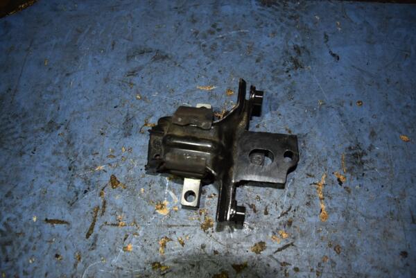Опора КПП ліва VW Polo 1.6tdi 2009-2016 6r0199555 42915 - 2