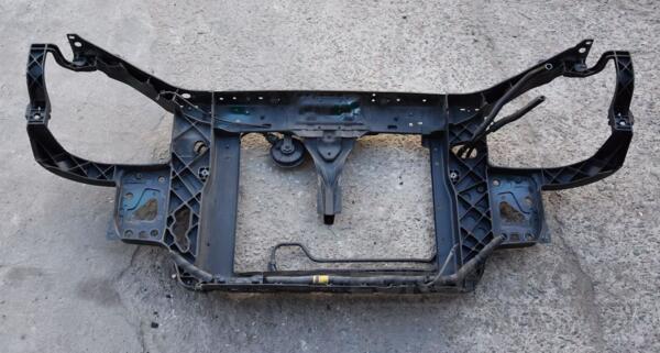 Панель передня (окуляр, телевізор) 05- Hyundai Getz 2002-2010 641011C500 45711 - 2