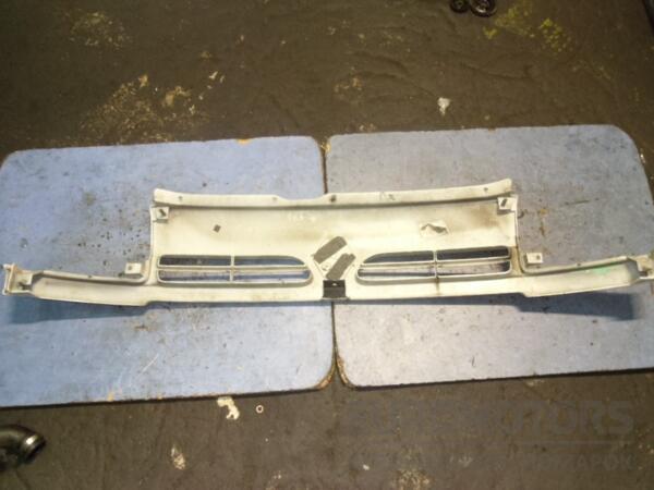 Решітка радіатора -03 Renault Master 1998-2010 7700352125 48624 - 2