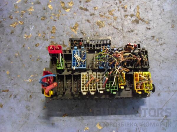 Блок запобіжників VW Transporter (T4) 1990-2003 357937039 51638 - 2