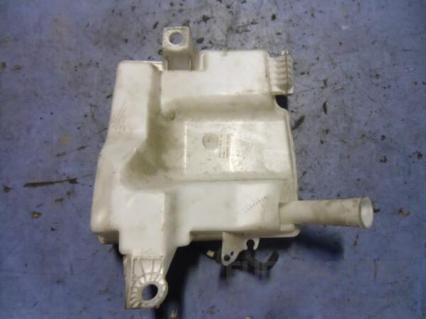 Бачок омывателя Ford Focus (III) 2011-2018 BV6117B613A 52537 - 2